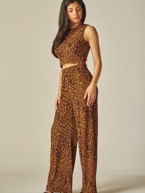 Leopard Print Sleeveless Crinkle Pantsuit